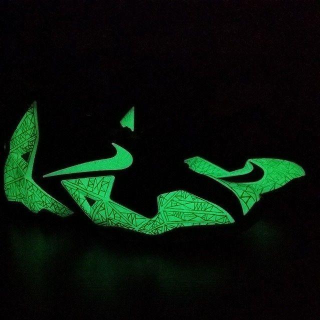 Glow in the Dark Nike Logo - Lights off! Glow in the dark. #nike #lebron #lbj11 #lebron