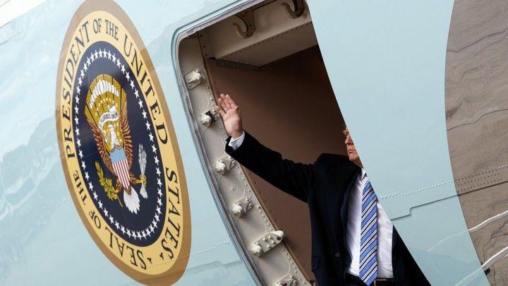 Air Force Plane with Logo - Plane Enthusiasts Spy Air Force One, Reveal Trump's Secret Trip ...