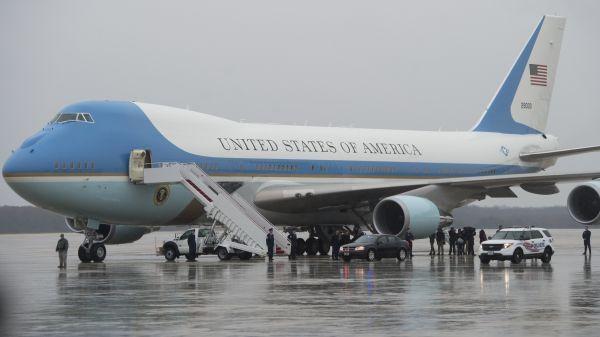 Air Force Plane with Logo - New Air Force One planes were once set to become part of Russian airline