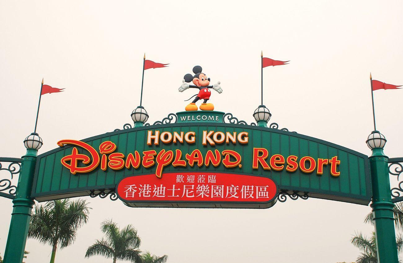 Hong Kong Disneyland Logo - Visiting Hong Kong Disneyland in the Summer - Hong Kong with Kids