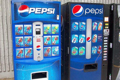 Pepsi Machine Logo - New and old logo Pepsi vending machines - a photo on Flickriver