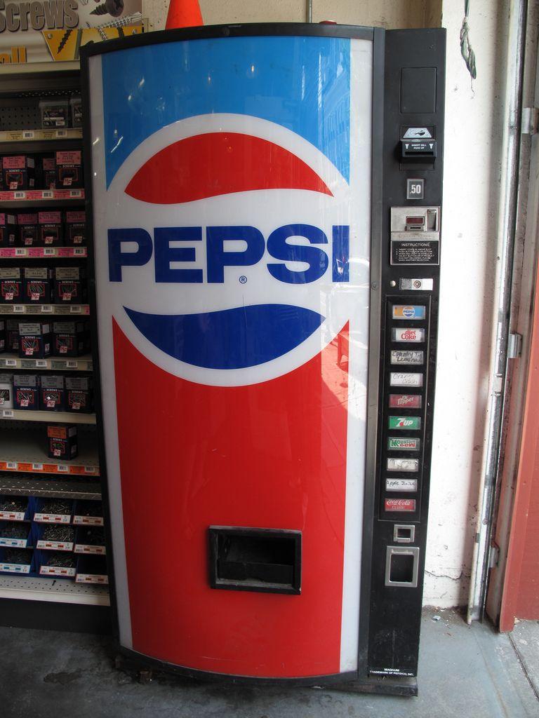 Pepsi Machine Logo - Pepsi Machine | with the nice old pepsi logo, sits inside th… | Flickr