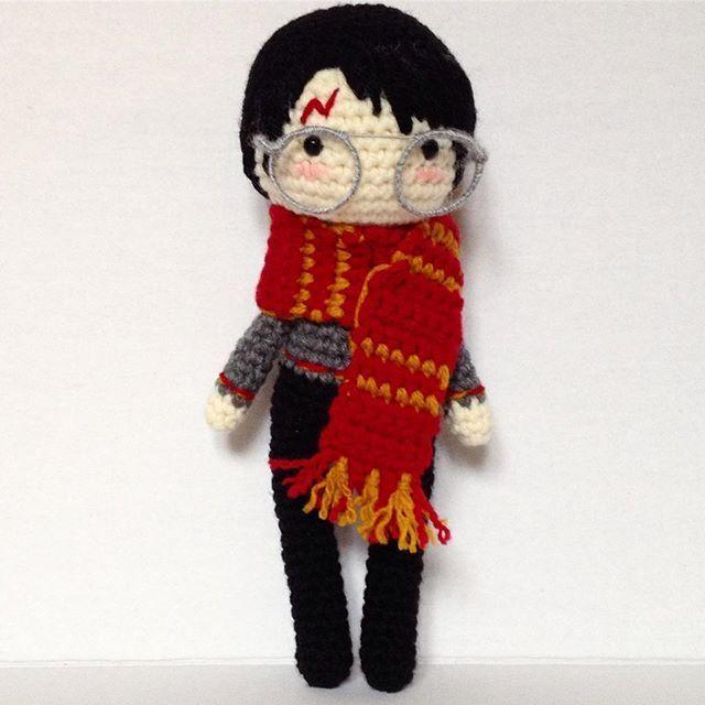 Crochet Harry Potter HP Logo - Crochet Harry Potter, he looks so shy in this picture haha