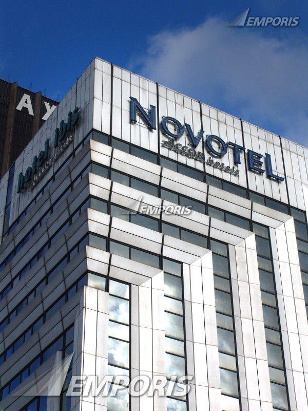 Novotel Logo - Logo on top of the building, Ibis/Novotel, Courbevoie | Image 312048 ...