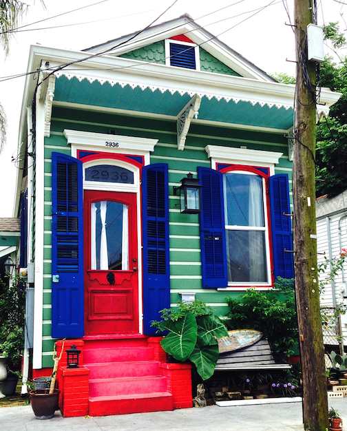 Red White Blue House Logo - New Orleans House Paint Colors: Green, Royal Blue, Red, White ...