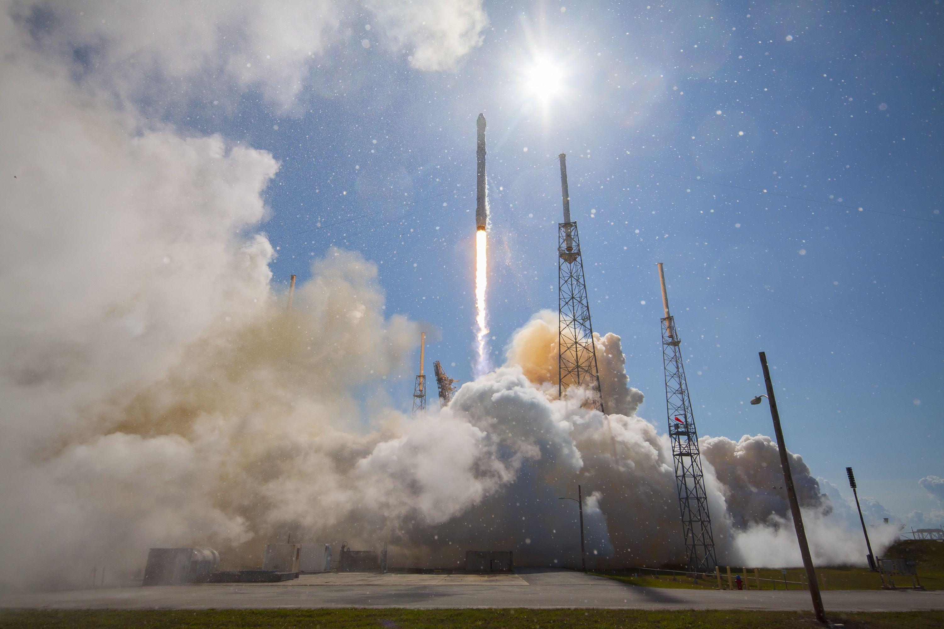 Dragon Falcon 9 Logo - LIFTOFF: Falcon 9 and Dragon begin CRS-6 mission to resupply the ...