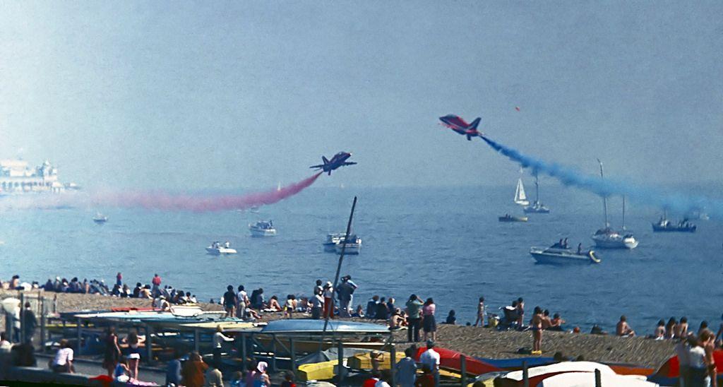 Two Apposing Red Arrows Logo - Split second survivalth May 1980 What happened next? Th