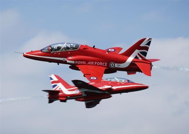 Two Apposing Red Arrows Logo - Join the USAF for free Feltwell Independence Day show