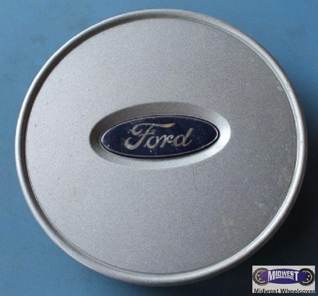 Circle in Silver with Blue Center Logo - 3544b, CENTER CAP USED, 16 04 06 FORD, FREESTAR, SPARKLE SILVER