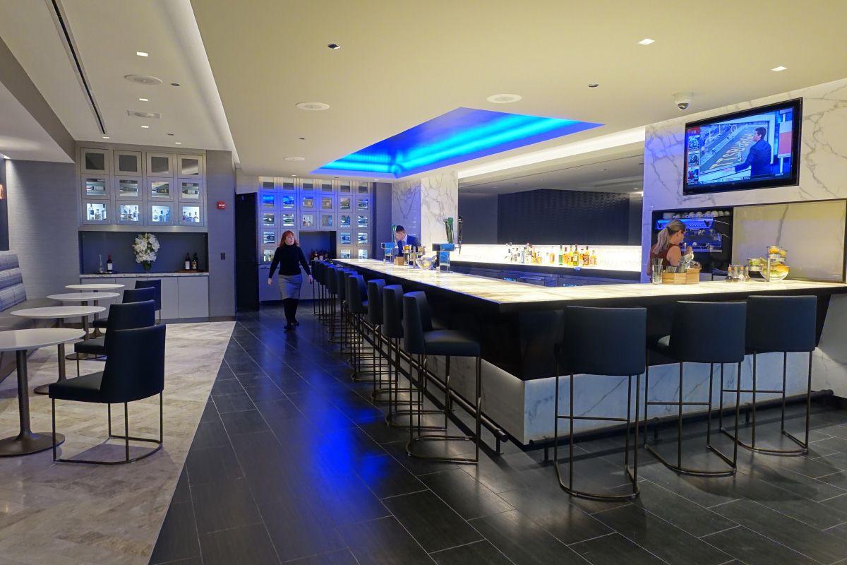United Airlines Polaris Lounge Logo - Review: United Polaris Lounge (Chicago O'Hare)