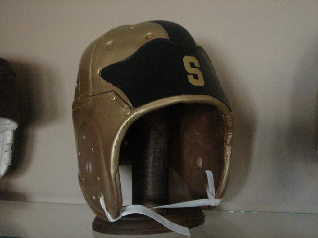 University of Michigan Helmet Logo - Winged football helmet