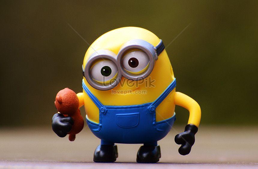 Little Yellow Man Logo - A small yellow man with a toy photo image_picture free download
