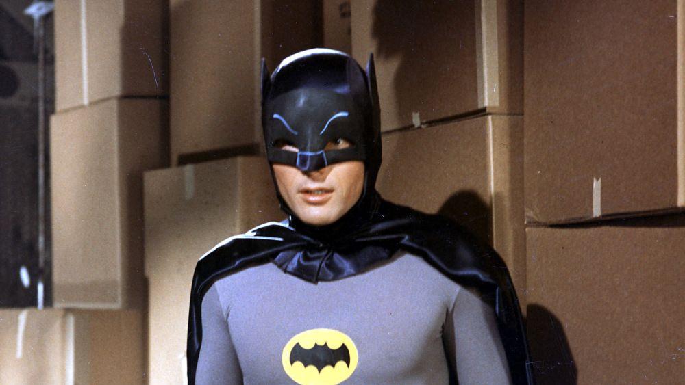 Adam West Bat Logo - Adam West Dead: TV's 'Batman' Was 88