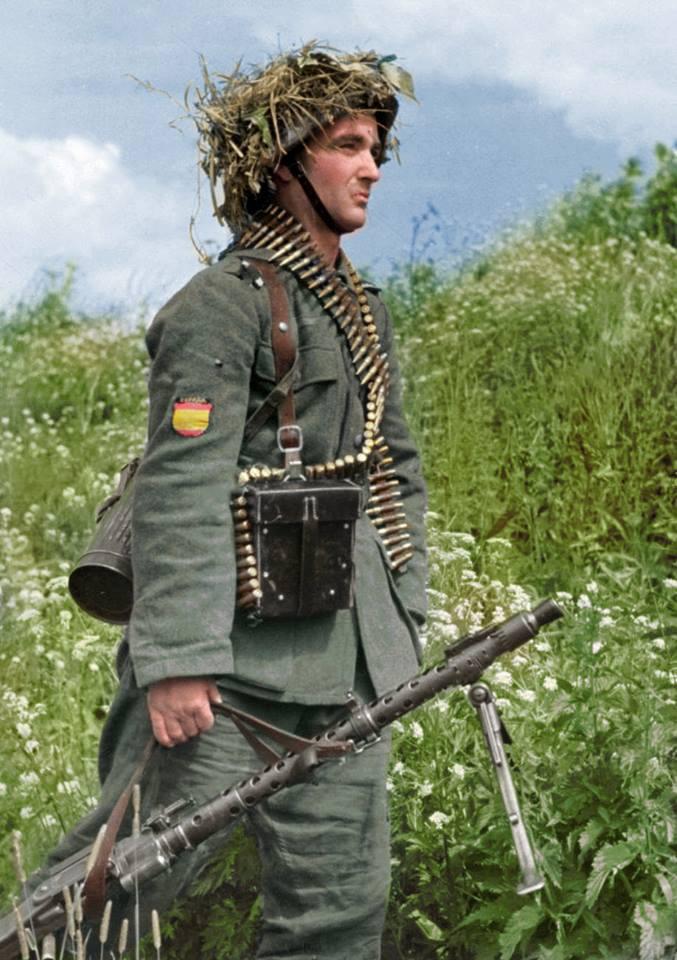 The Blue Division Logo - Spanish Machine Gunner from the Blue Division Holding a MG-34 ...