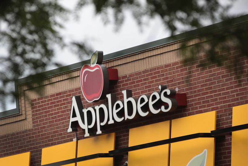 Applebee's Restaurant Logo - Watch: 3 Applebee's Employees Accuse Black Women Of Dine And Dash