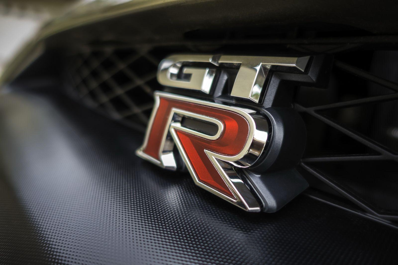 Cool GTR Logo - 2016 Nissan GT-R 45th Anniversary Gold Edition Gets Its US Photo ...
