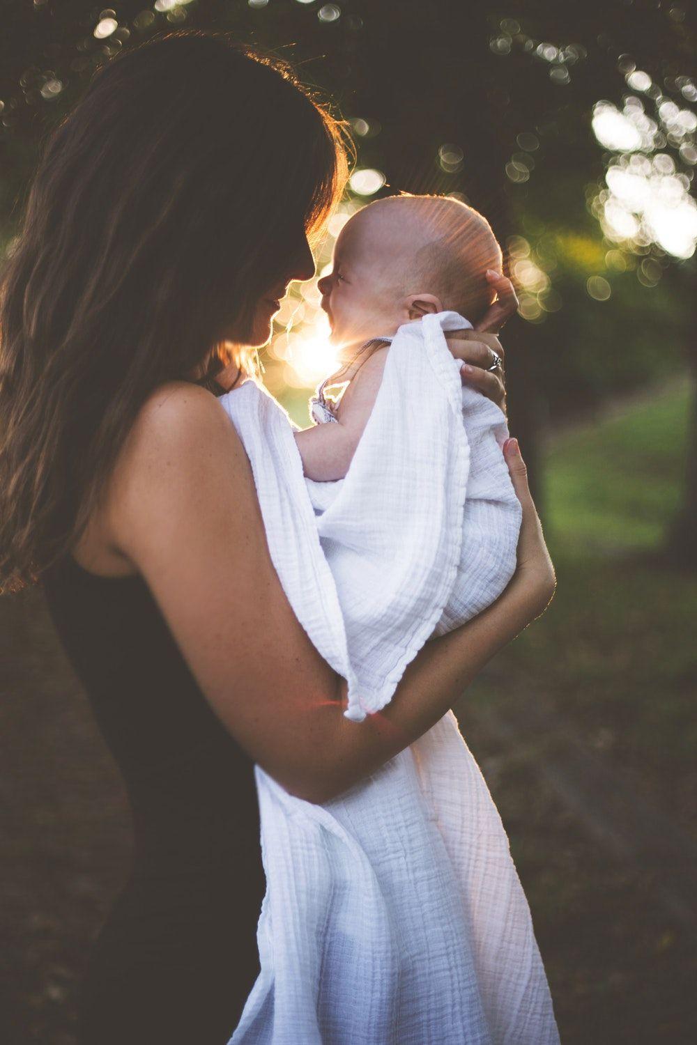 Woman Holding Baby Blue Logo - Mother And Child Picture [HD]. Download Free Image