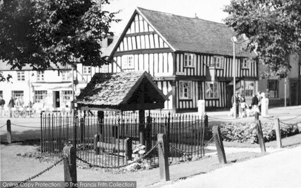 Old Red Horse Logo - Photo of Evesham, Stocks And Old Red Horse c.1965