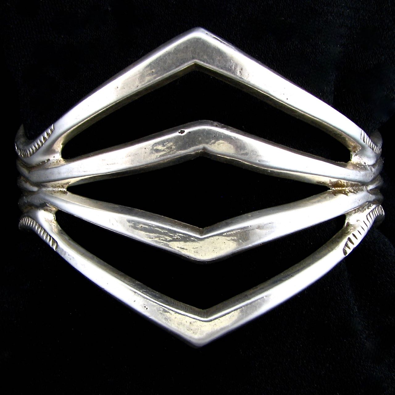 Silver Diamond Shaped Car Logo - Sterling Silver Diamond Shape Sandcast Bracelet, CJCHGBR16-02