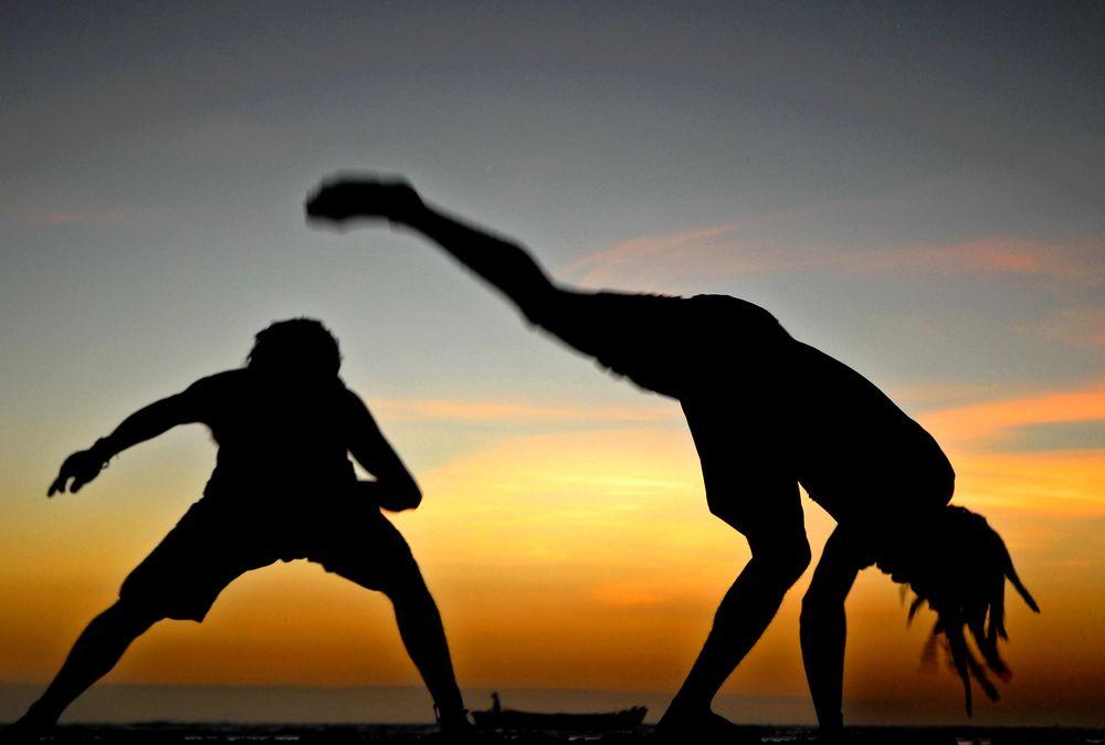 Hanstand Sunset Google Logo - Google Doodle homenageia o mestre de capoeira Bimba