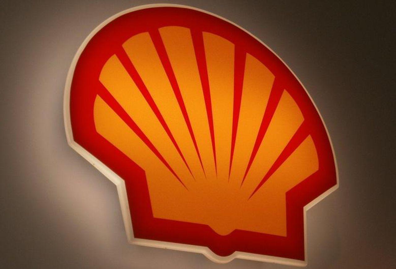 Shell World Logo - Shell Shaves $15B Off Three Year Spending Plans
