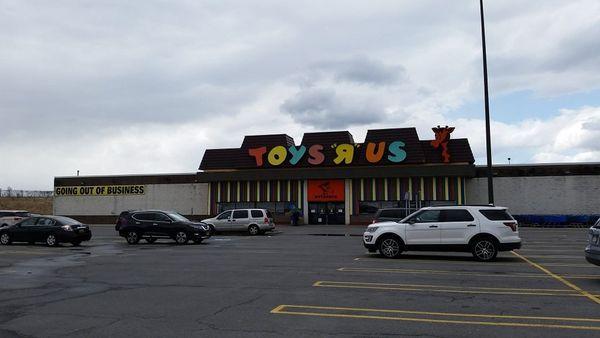 Old Toys R Us Logo - Former Toys 'R' Us building in Clay to get new life as business ...