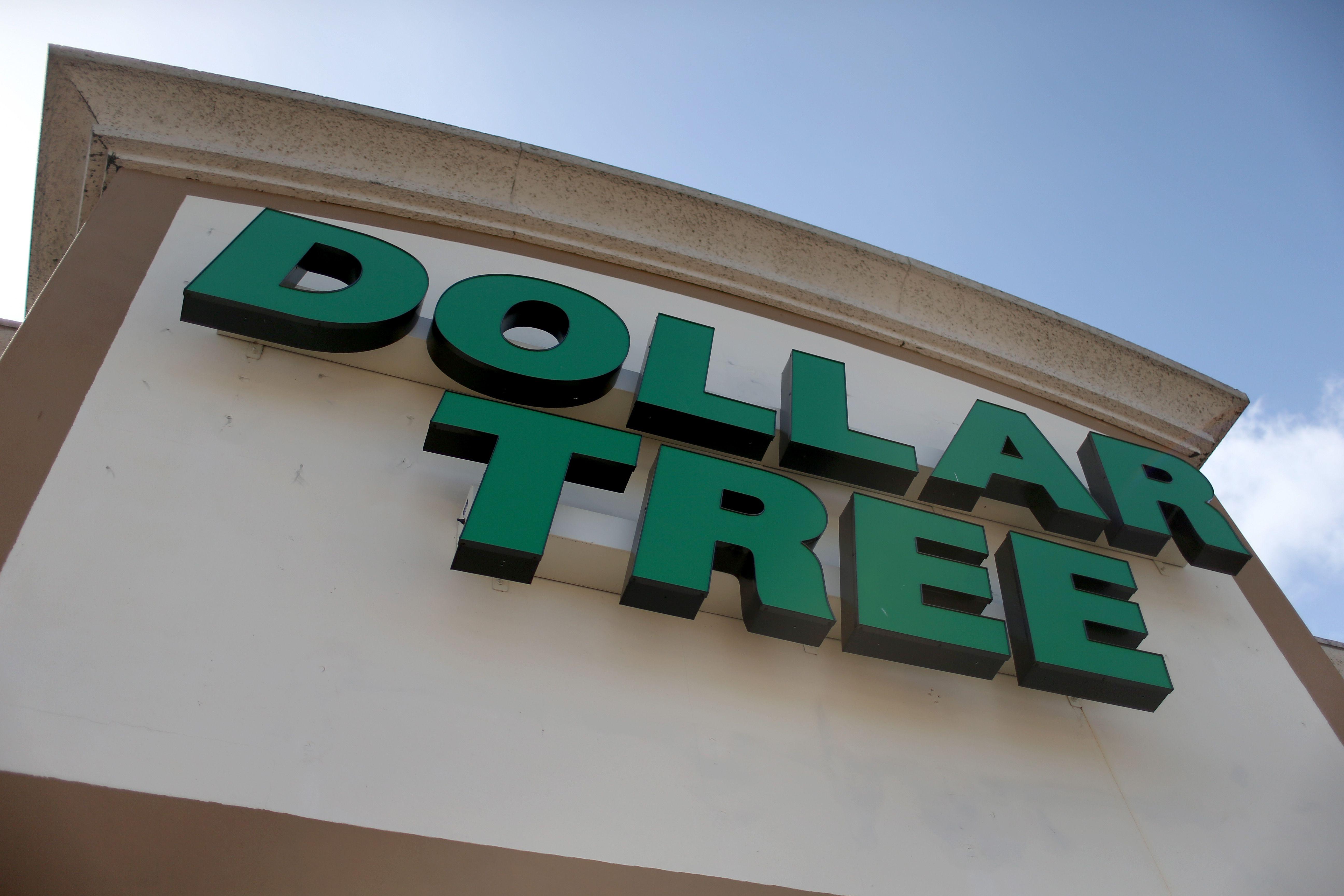 Dollar Tree Store Logo - Dollar Tree punts on Family Dollar bidding war