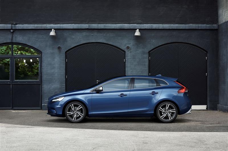 2018 Volvo Logo - 2018 Volvo V40 Image. Photo 25 of 71