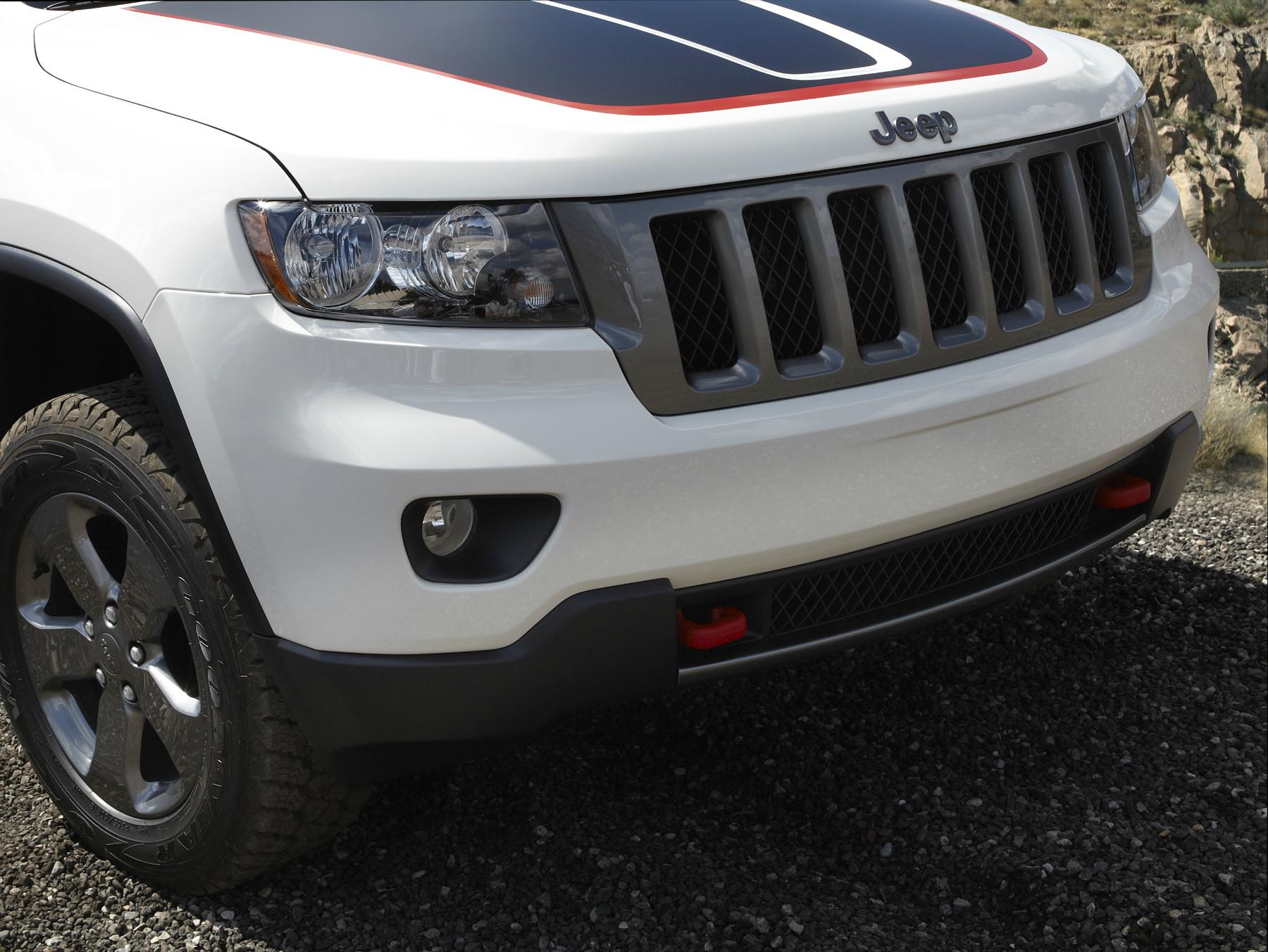 Black Jeep Cherokee Logo - Introducing the 2013 Jeep® Grand Cherokee Trailhawk Jeep Blog