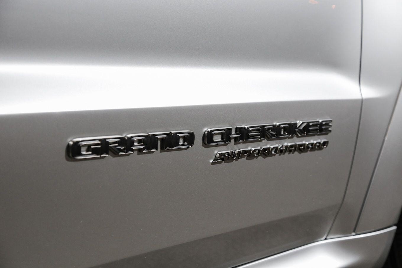 Black Jeep Cherokee Logo - 2018 Jeep Grand Cherokee Trackhawk badge - Motortrend