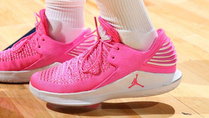 Hot Pink Jordan Logo - Jimmy Butler Debut a Hot Pink Air Jordan 32 Low for his first Wolves