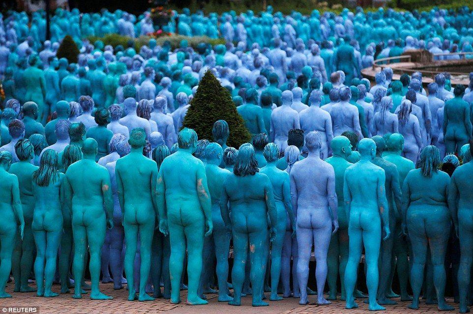 Green and Blue People Logo - Hull residents paint themselves blue for Spencer Tunick art ...