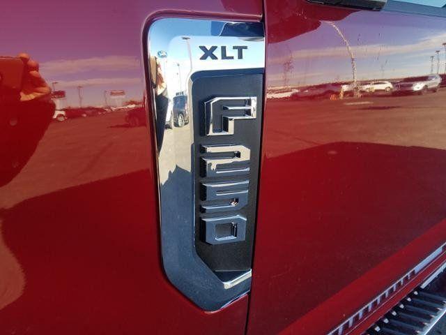 Box in Red F Logo - Ford Super Duty F 250 SRW XLT 4WD Crew Cab 8' Box Scottsbluff