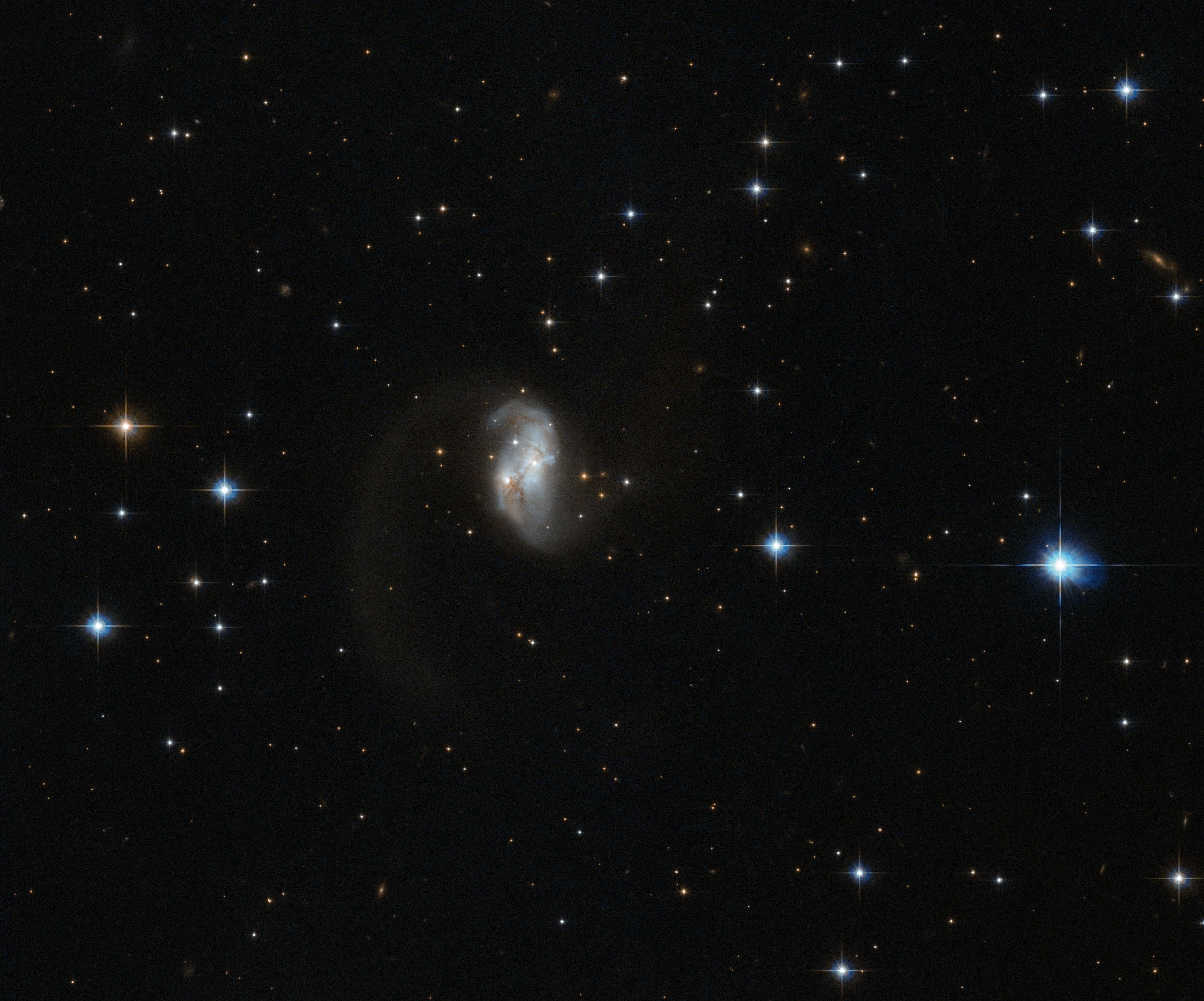 Hubble Worm Logo - Bestand:Galactic glow worm.jpg
