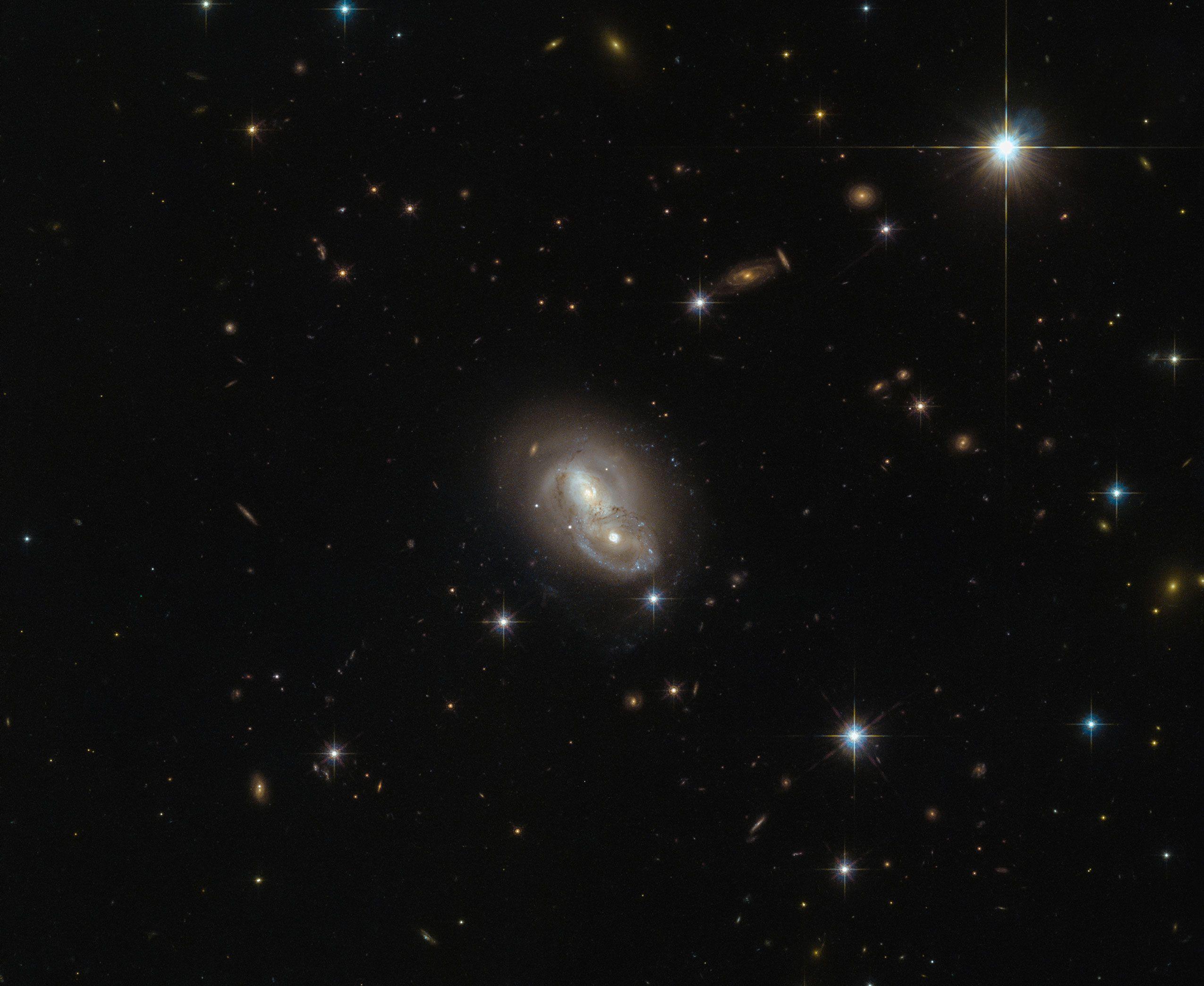 Hubble Worm Logo - Hubble Space Telescope Image of the Week - Unusual Galaxy IRAS 06076 ...
