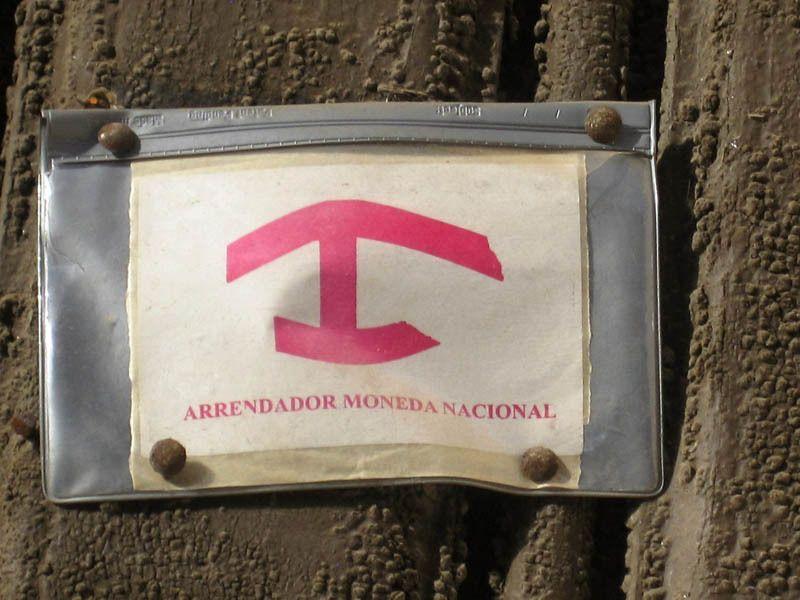 Anchor Blue Red Arrow Logo - What means blue and red arrows on houses in Cuba?