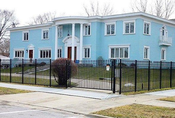 White House with Blue Logo - The “Blue White House” in Chatham Has Finally Sold | Chicago ...