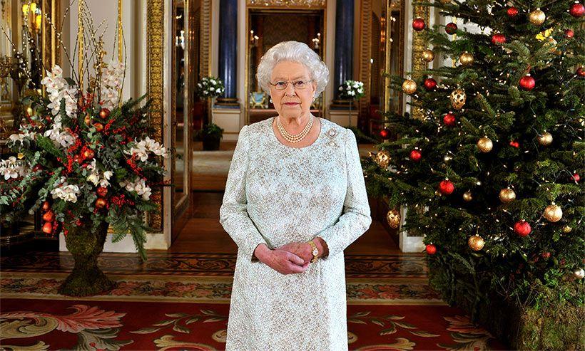 Buckingham Palace Christmas Logo - The Queen has transformed Buckingham Palace for Christmas: see photos