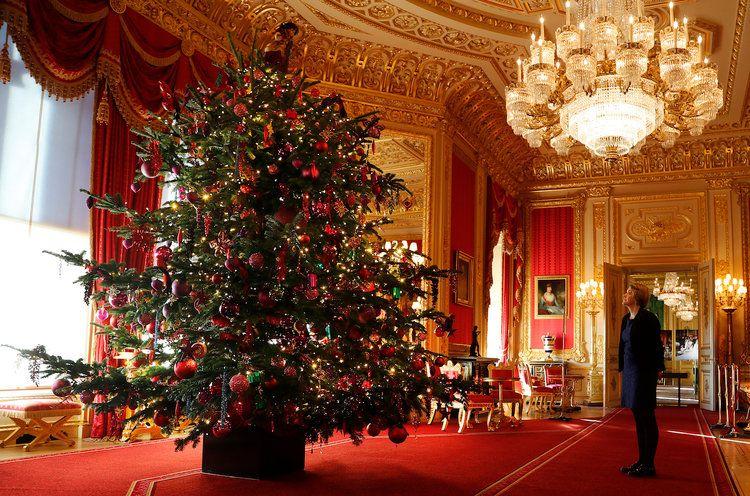 Buckingham Palace Christmas Logo - Royal family reveals Buckingham Palace Christmas decorations