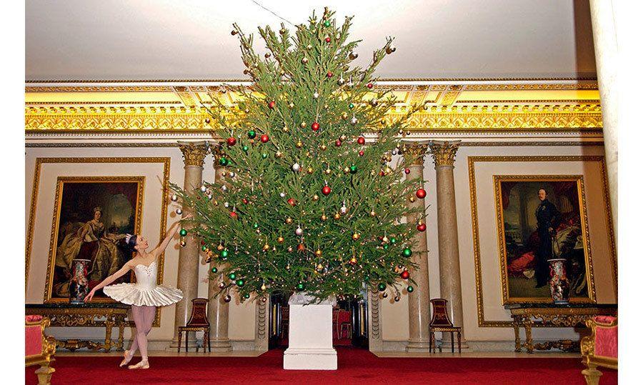 Buckingham Palace Christmas Logo - Inside Buckingham Palace at Christmas - HELLO! Canada