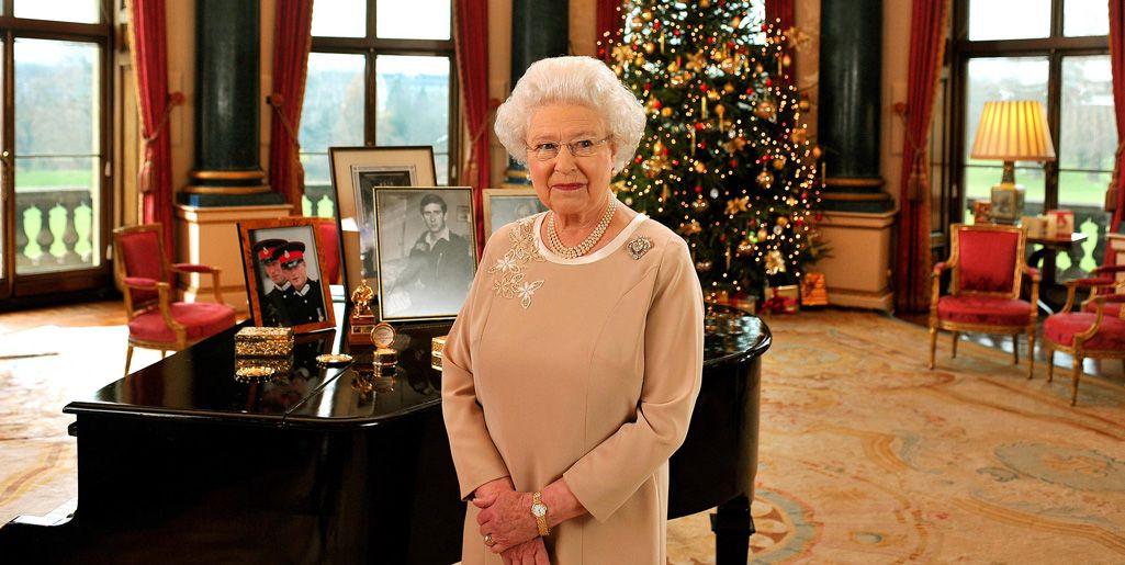 Buckingham Palace Christmas Logo - Buckingham Palace gives peek at Christmas decorations