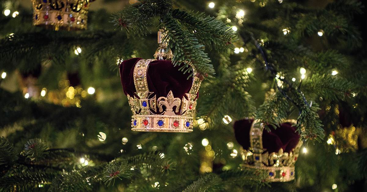 Buckingham Palace Christmas Logo - Buckingham Palace debuts its Christmas decorations
