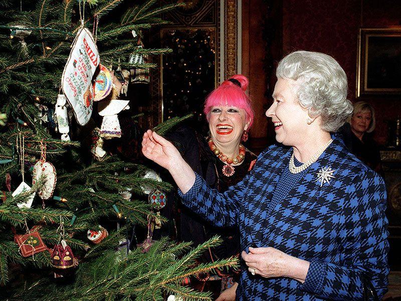 Buckingham Palace Christmas Logo - Royal Christmas Tree History | PEOPLE.com