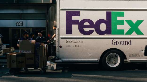 FedEx New Beacon Logo - Fred Smith Gets New Heir Apparent After Shock Exit of FedEx COO