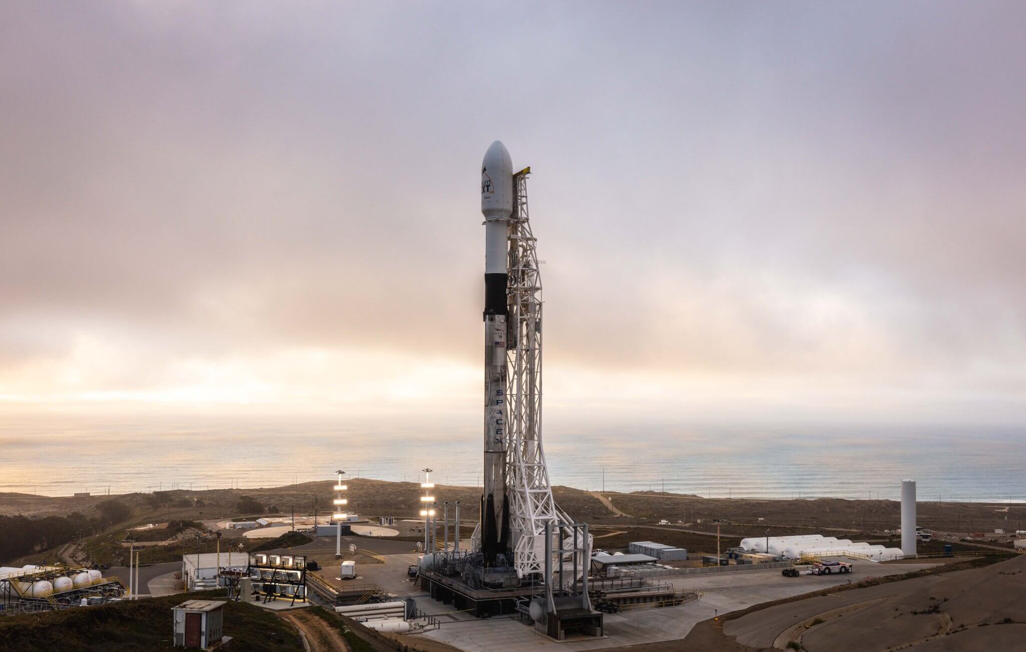 10 Mission SpaceX Logo - SpaceX cuts hundreds of staff after their last mission for Iridium ...
