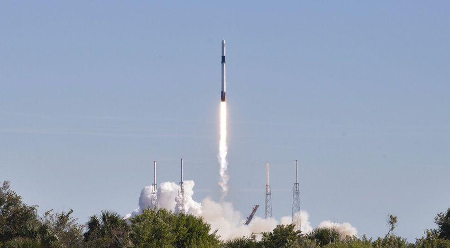 10 Mission SpaceX Logo - SpaceX launches Dragon cargo spacecraft on 20th mission of 2018 ...