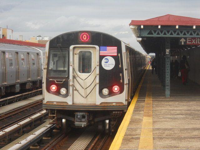 Q Train Logo - R160 Q Train | R160 Q Train at 39th Avenue | Youngking2010 | Flickr