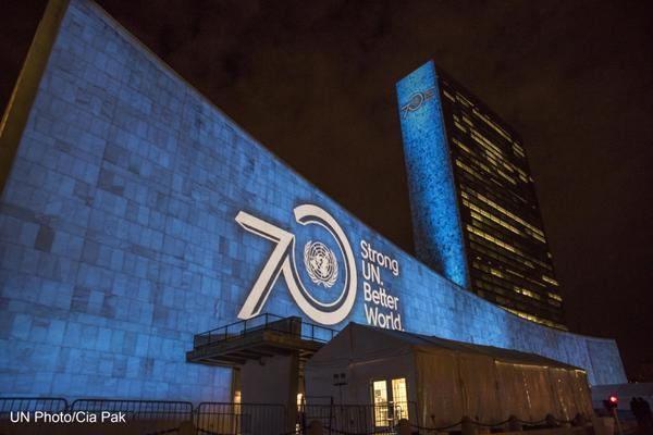 UN Building Logo - UN70 Logo shines on to UN Headquarters in NYC. Photo credit