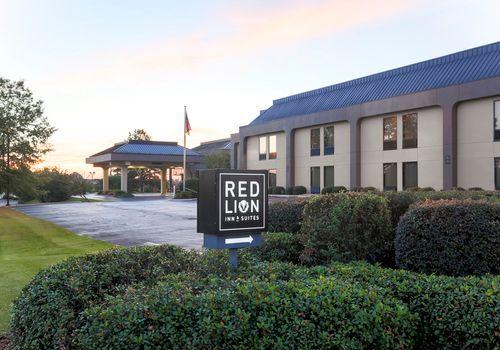 Red Lion Inn and Suites Logo - Red Lion Inn & Suites Hattiesburg, Hattiesburg from £44 (£̶5̶9̶ ...