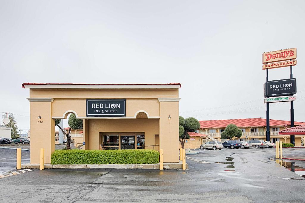 Red Lion Inn and Suites Logo - Red Lion Inn & Suites Redding in Redding (CA) - Room Deals, Photos ...